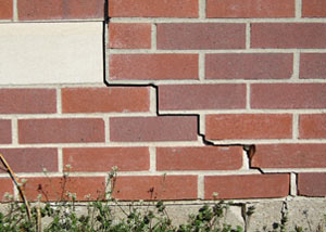 a foundation wall crack on a Excelsior Springs home.